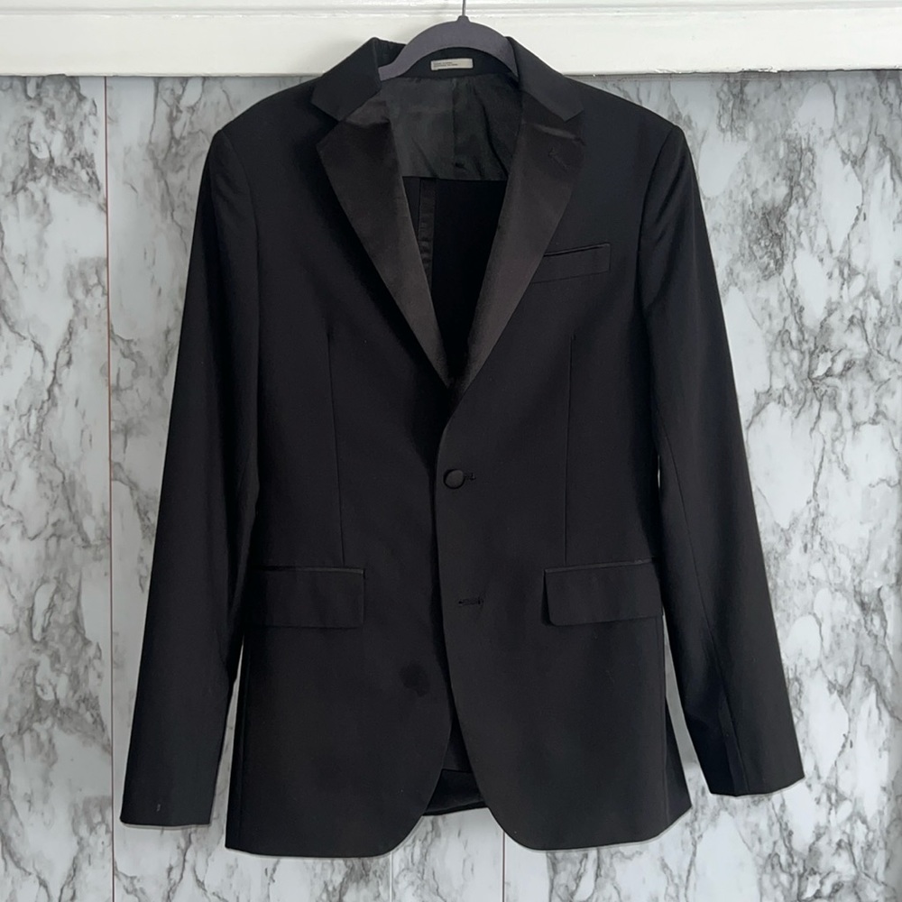 Men’s black Tux 36 R trim fit